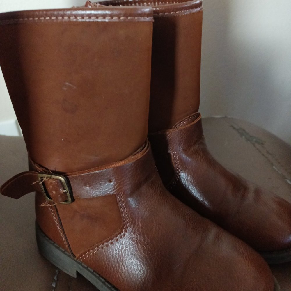 Boots - Picture 3 of 3